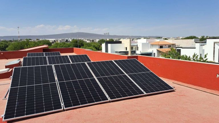 Sistema fotovoltaico en el Campanario, Querétaro, México
